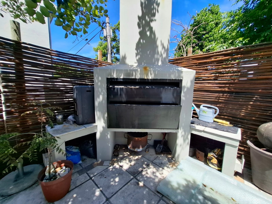 To Let 2 Bedroom Property for Rent in Table View Western Cape